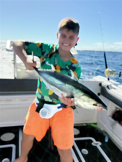 Stripedtuna#fyppppp#foryoupage#fishing#sydney#offshore#ontheboat#amazingdayout###cruisecraftboat
