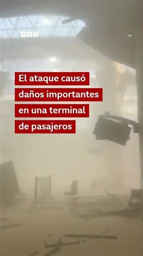 El momento en que un dron iraní impacta en el aeropuerto de Kuwait