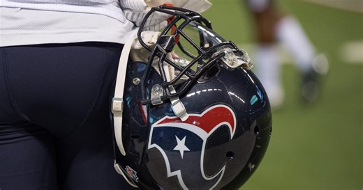 Texans stand in solidarity with Uvalde football team for opener