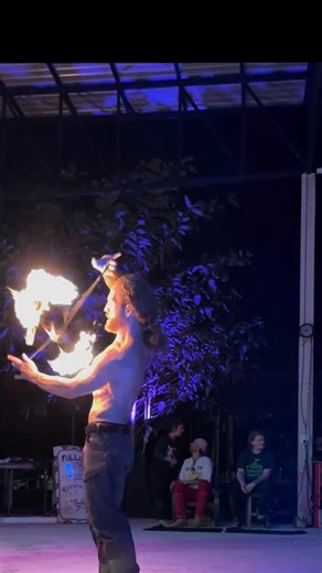 ☀️🌑☀️ on Instagram: "I can see fire🔥 @paradise_pai • 🎥 @idopoinow - thank you for encouraging me to post a a longer form video 🫰❤️ • #firespinning #firepoi #paradisecircus #mtnmamba #fireperformer #poispinning #fireart #fireshow #flowarts #пои #poi #firebending #flowartists #fireperformance"