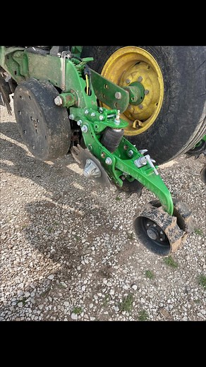 Customer tried 2 rows of manual furrow force for 100’ & said come back and put the rest on. #precisionfarming #precisionfarmingspecialist #agriculture #plant23🚜🌾 #plant23 #plant23comingsoon #farmtok #cornplanting #beanplanting #precisionplanting #precisionplanting2020 #furrowforce