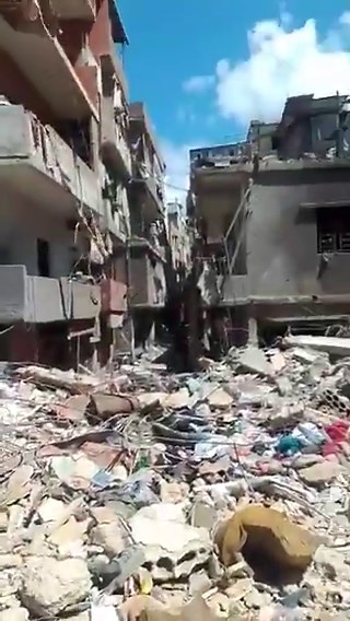 الإهمال في حي السلم كبير جداً.ما زالت هناك عائلات تحت الأنقاض داخل الأبنية المدمّرة، والوضع خطير جداً، مع وجود آلية واحدة فقط تعمل على رفع ركام 3 بنايات.نناشد المعنيين التحرك فوراً والنزول إلى الأرض بشكل عاجل، وتأمين آليات إضافية حتى لو كانت صغيرة لتسريع عمليات الإنقاذ.كما نطلب من كل من يملك آلية خاصة وقادر على المساعدة عدم التردد، فهناك أرواح تحت الردم بحاجة للإنقاذ فوراً.الوقت حاسم، وكل دقيقة تأخير قد تعني خسارة حياة. الرجاء النشر