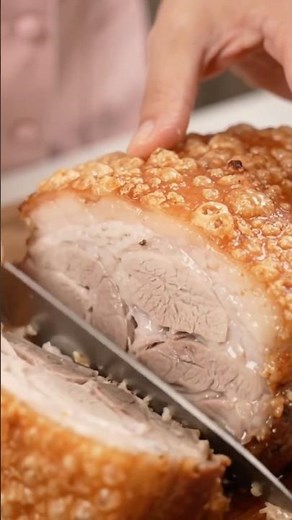 🤤 sizzling, juicy Roast Pork with the ultimate crispy crackling skin. ! 🔥🥩