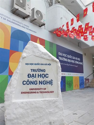 10 dấu ấn nổi bật năm 2025: Trường Đại học Công nghệ trên hành trình đổi mới, chuyển đổi số và hội nhập Năm 2025 – một năm đánh dấu những bước chuyển mình mạnh mẽ của Trường Đại học Công nghệ – Đại học Quốc gia Hà Nội (VNU-UET). 10 dấu ấn nổi bật đã khắc họa hành trình phát triển và đổi mới của UET, tiếp tục khẳng định môi trường đào tạo – nghiên cứu sáng tạo, chất lượng cao và vị thế vững chắc của Nhà trường trong hệ thống giáo dục đại học Việt Nam và quốc tế. Hãy cùng nhìn lại 10 sự kiện và th