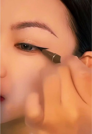#eyeliner #eyelinertutorial #SEABeauty #CapCut #beauty #CapCut #eyeplusmedia #eyelinerhacks #eyelinerchallenge #eyelinertips