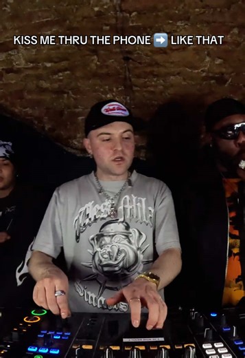 Kiss Me Thru The Phone X Like That: DJ Transition