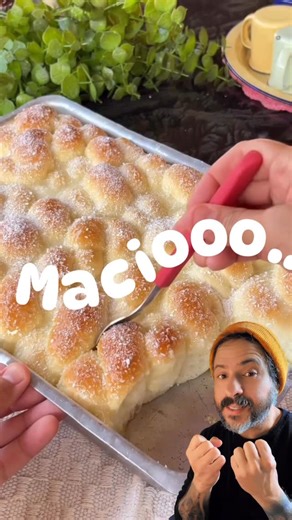 Homero Meyer on Instagram: "Rosquinha de Batata com cheirinho de casa de vó da @camillarosa.ofc Ingredientes 2 ovos 4 batatas pequenas cozidas e amassadas (≈230 g) 1 copo americano de água morna (≈190 ml) 1 copo americano de leite morno (≈190 ml) 7 colheres de sopa de açúcar (≈70 g) 1 colher (café) de sal (≈2 g) 3 colheres de sopa de manteiga (≈45 g) 10 g de fermento biológico seco (ou 30 g fresco) Até 750 g de farinha de trigo (adicione aos poucos até dar ponto) Modo de preparo 1. Misture água 