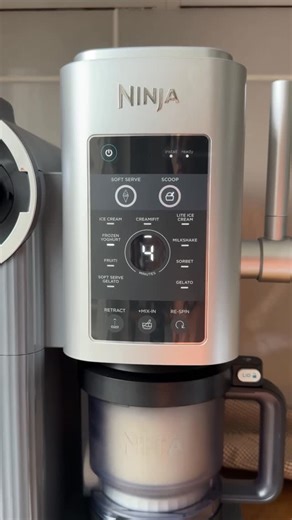 Zoé Vrignaud on Instagram: "GLACE SAINE ET GOURMANDE ✨ Faire tes glaces maison n’a jamais été aussi simple !! Tu peux te faire des glaces protéinées, des sorbets, des yaourts glacés et le TOUT sans sucre ajouté parce que c’est TOI qui décide de ce qu’il y a dedans 😋 La petite pépite : la Ninja Swirl 🍧 @ninja.france Ingrédients : 4 cuillères à soupe de fromage blanc 200ml de lait 2 cuillères à soupe de miel 4 épices OU 1 cuillère à soupe de cacao 100% ❄️Au congélateur 24h et direction ta Ninja