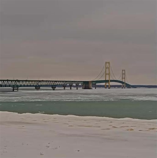 The two winter moods of the Mighty Mackinac Bridge on display this afternoon (1/10/26). 🎥 Video clips captured at 12:30 and 2:30 PM, courtesy of the Riviera Motel. | Great Lakes Weather & Climate