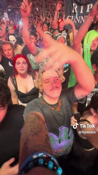 I’ve managed to get rubys full verse from 2022,2023,2024,2025🙏 enjoy it all clipped together. And to those I love, thanks for sticking around Shoutout to everyone in the crowd most of all, you all sound so great every year🫶 #greyday #g59 #raleigh #fyp #f