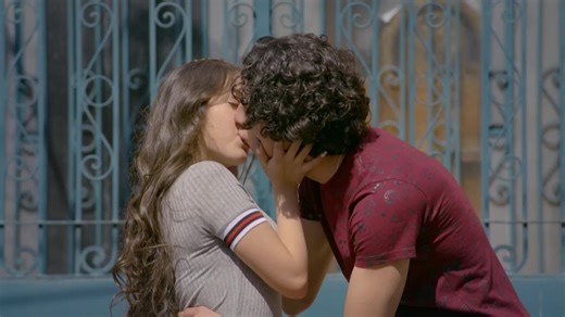 Mariana se entristece al saber que la novia de su padre y su hija serán ahora parte de su familia🥺💔 Ella aún extraña a su mamá y se siente sola #ComoDiceElDicho ☕ | Como Dice El Dicho