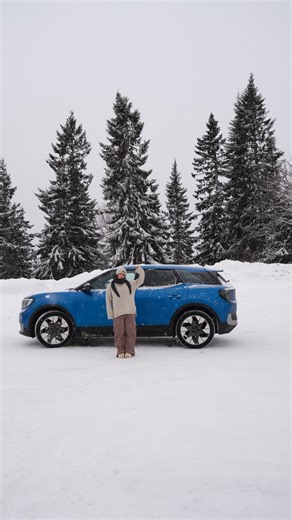 Maria E. Tørø | lifewith_addison on Instagram: "annonse | @fordnorge For noen er det kanskje bare et transportmiddel. For meg er det et viktig hjelpemiddel som lar meg være mer selvstendig i hverdagen — selv med sykdom. En forlengelse av hjemmet mitt. En trygg base jeg kan trekke meg tilbake til og hente meg inn litt, når jeg trenger det. Noen av grunnene til at jeg liker Ford Explorer så godt: 🚙 Traction-modus — gir meg bedre grep og tryggere kjøring når forholdene er krevende. 🚙 Smarte lagri