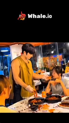 success on Instagram: "1997년 개봉한 영화 Titanic은 잭과 로즈의 운 명적인 사랑을 통해 비극 속에서도 오래 남는 감 정의 깊이를 보여주는 작품입니다. 화려한 연출 보다 인물의 감정에 더 집중한 제임스 카메론 감 독의 스타일은 지금 다시 봐도 묘하게 가슴을 울 리죠. 배가 침몰하는 장면이 아닌, 두 사람이 서 로를 바라보던 순간들이 더 강하게 기억에 남는 영화이기도 합니다. 이 감정을 완성해주는 곡이 바로 셀린 디온의 *” My Heart Will Go On”*입니다. 처음 들으 면 잔잔한데, 어느 순간 자연스럽게 가슴이 벅차 오르는 느낌을 줍니다. 특히 후반부의 고조되는 보컬은 영화 속 잭과 로즈의 마지막 장면과 겹쳐 지면서 괜히 마음이 서늘해지기도 하고요. 많은 분들이 “이 노래가 나오면 왜 그 장면이 자동으 로 떠오르는지 모르겠다”고 말하는데, 그만큼 영화와 음악이 자연스럽게 얽혀 있는 곡입니다. 1998년 아카데미 주제가상을 비롯해 여러 상을 휩쓴 