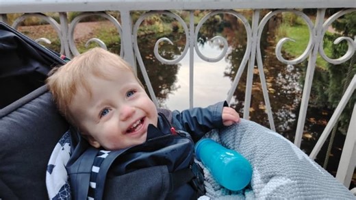 "On est détruits": un enfant de 20 mois meurt après s'être étouffé en mangeant une banane dans sa crèche