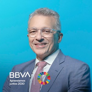 24K reactions · 4.9K shares | El piloto Juan Manuel Fangio hizo historia en la Fórmula 1, pero su legado va más allá. El neurólogo Álvaro Pascual-Leone revela cómo una de sus carreras más épicas nos enseña claves sobre la salud cerebral. “No tenemos un cerebro solo para pensar, sino para conectar con los demás.” #SaludCerebral #JuanManuelFangio #Neurociencia #ConexiónHumana #ÁlvaroPascualLeone #Aprendemosjuntos #Aprendemosjuntos2030 | Aprendemos juntos | Facebook