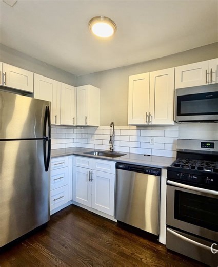 Spacious 1-Bedroom Apartment for Rent by the Plaza