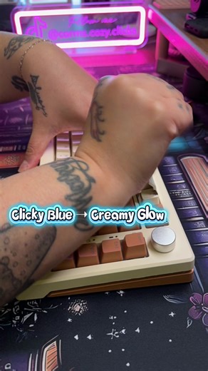 Clicky blues ➝ ✨GONE✨ This keeb went from LOUD & clacky to smooth creamy real quick 😮‍💨 Swapped out the stock blue switches for Akko Botany 🌱 Then ditched the cherry caps for these peachy chocolatey XOA keycaps 🍑🍫 You get: • Timelapse switch swap⏱️ • Before mod type test 🎧 • After mod type test (the glow-up 😮‍🔥) Honestly… this might be my favorite budget keeb transformation yet 👀 🔊 Sound on for the before vs after 👇 Tell me—clicky or creamy? 💬 Drop your favorite switch below ❤️ Follo