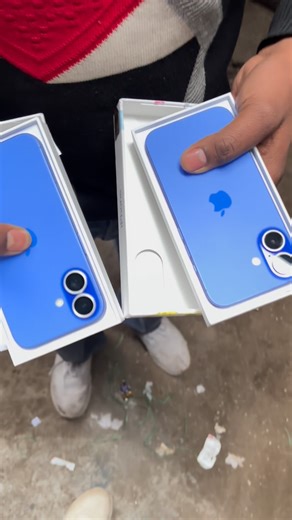 Anuj on Instagram: "Chor Bazaar se iPhone 16 sirf 2,000 me 😱 Sach ya Scam? #ChorBazaar #iPhone16 #StreetShopping #ReelsViral #IndiaReels"
