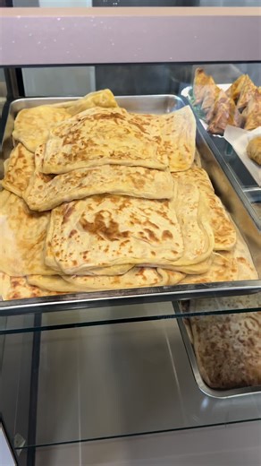 Nouveautés au restaurant 🔥 Pastilla, msemen farcis, pain traditionnel… Tout sort du four 🥖✨ Viens goûter la différence 🤍 #restaurant #marocain #pastilla #msemen #faitmaison