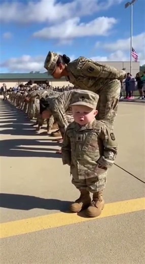 Tiny Drill Commander Makes Army Do Push-Ups 😂👶 #Shorts #Funny #Army #military