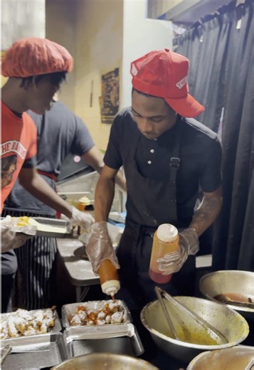 this sh*t gets CHAOTIC those last 30 minutes 😭🏚️🎥 IG: @tv.bando The Bando 🏚️ 3050 MLK Jr. Dr ATL, GA 30311 #chicken #atlanta #food #vlog #documentary
