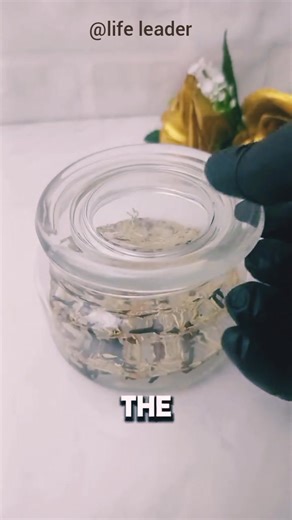 This is the best remedy for long, healthy hair! 💁‍♀️ Try it at home for strong and shiny hair naturally. 🌿 #LongHair #HairCare #HomeRemedies #NaturalBeauty #ViralHealthTips | The Life Ledger