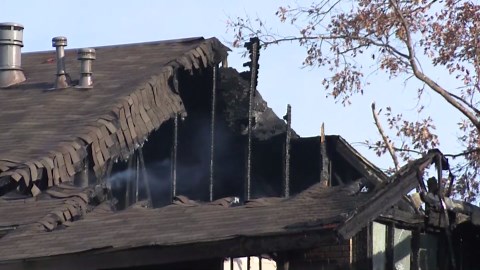 Austin firefighters responds to fires at 2 abandoned apartment buildings