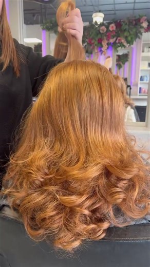 Do a curly blowdry with me 💁🏽‍♀️✨ #hairdresser #curlyhairstyles #bouncyhair