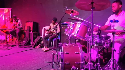 31 reactions | +237 arrangements Pour les amoureux du bikutsi  We are OPEN✅️ #Heavensound #bikutsi #cameroonculture | Heaven Sound International | Facebook