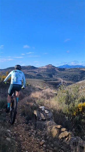 Camins del Maestrat on Instagram: "✌️Dia d'estrenar la nova equipació del @clubciclistaaltmaestrat ✅💥 ⛰️🌳 Ruta: GR-7 de Benassal a Culla, paratge del Rivet,... 😍 #altmaestrat #castellóncycling #benassal"