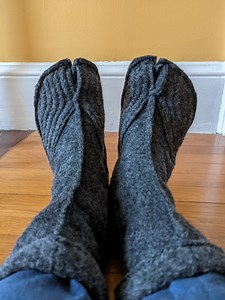 Toebiter Tabi Wool House Slippers / Made-to-order / Cozy Split-toe Socks / Tall Calf-high - Etsy