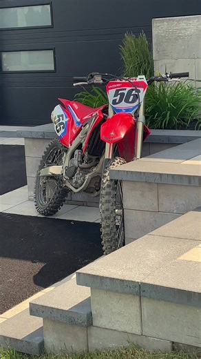 Discover the Honda CRF 250R Motocross Performance