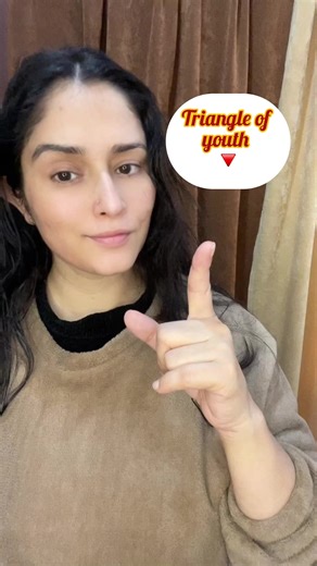 Triangle of youth🔻 A youthful face has 3 unique features: high cheekbones, full cheek volume and a well-defined jawline. These three attributes are often referred to as the “triangle of youth” with the base of the triangle being at the cheeks and the point at the chin. As we age, this youthful triangle often becomes inverted. The face becomes more oblong, cheeks flatten and jowls appear. these signs of aging can be minimized with the triangle of youth in mind and strategic injection of dermal f