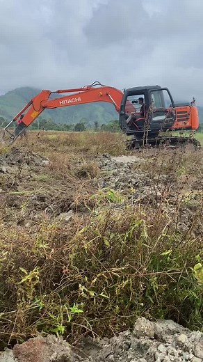 Hitachi Excavator in Action: Medium-Sized Digging