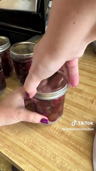 Homemade Grape Juice Recipe: Easy Water Bath Canning