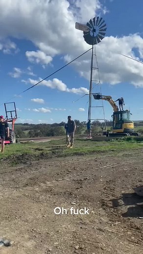 Yes, the windmill was supposed to stay up #foryoupage #yepthatsgravity #crawfordspeedncustom