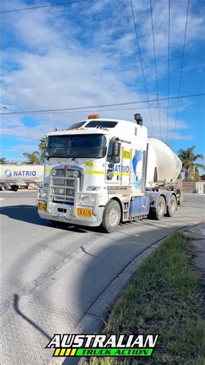 Kenworth K200 triple road train turning!