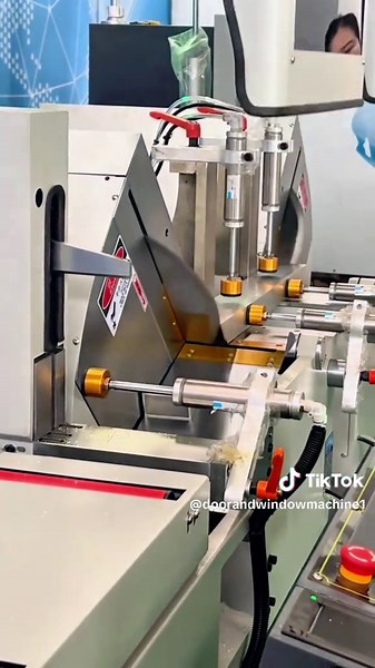 Can you imagine how a CNC precision saw cuts so perfectly? 🤔 Come see its amazing performance!#door #windows #doorandwindowequipment #doorandwindow #المملكة #CNC #cncmachine #aluminumwindows #machinery #factory #aluminum #cutting #cuttingmachine #saw #cnccutting