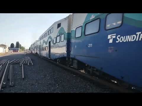 Sounder Train 911/323 heading south to Lakewood.