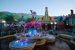 The New Disneyland Toontown Is Now Open! Let's take a look!