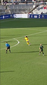 Brecken Mozingo goes long distance 🚀 #nwsl #soccer #football