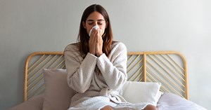 The One Habit Doctors Are Begging You To Break ASAP if You Don't Want To Get Sick This Fall