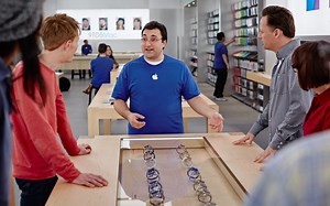 Apple rolling out, encouraging mobile Apple Watch try-ons across stores - 9to5Mac