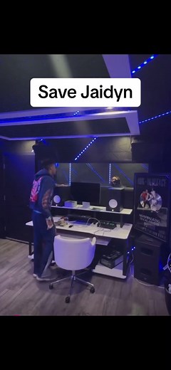 Save jaidyn she surving blueface to #fyp #chriseanrock #foryoupage #bluefacebaby #savejaidyn #survivingblueface #viral #fyp #jaidynalexxis @Blueface @jaidynalexxis