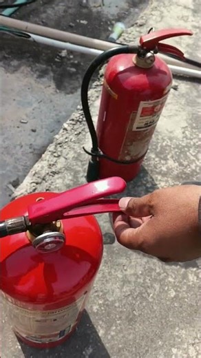 Use Dcp Fire Extinguisher Cylinder #pakpunjab#fire#safety#solutions#compmey.