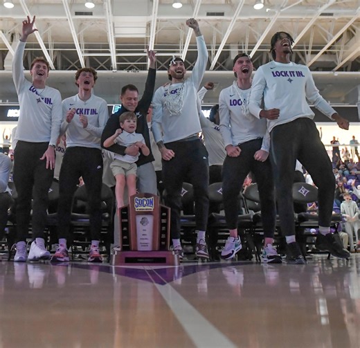 March Madness play for Furman begins in Philly, fans are ready to go