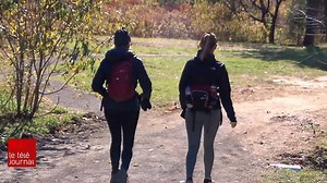 Il reste encore de belles activités permises pour les personnes qui vivent en zone rouge. Plusieurs ont décidé de s'y adonner, lundi, malgré la demande du gouvernement de restreindre ses déplacements. | ICI Québec