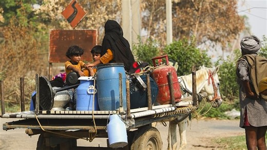 Operation Sindoor: 'धमाका इतनी तेज था कि पूरा गांव दहल उठा', सीमा से सटे इलाकों में रात में बुझा दी गई लाइटें