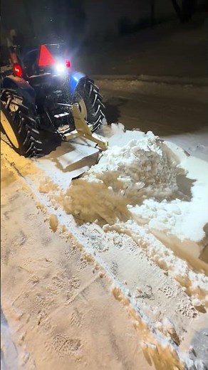 Workmaster 70 pushing heavy snow#farming #snow #snowplow #newholland