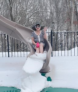 32K views · 912 reactions | Good Saturdee mornin’ Sitting poolside at this beautiful resort, can’t believe the deal I got ! Y’all enjoy this Hottie Toddy Day  Make someone smile Garnet Bernice | Garnet Bernice | Facebook